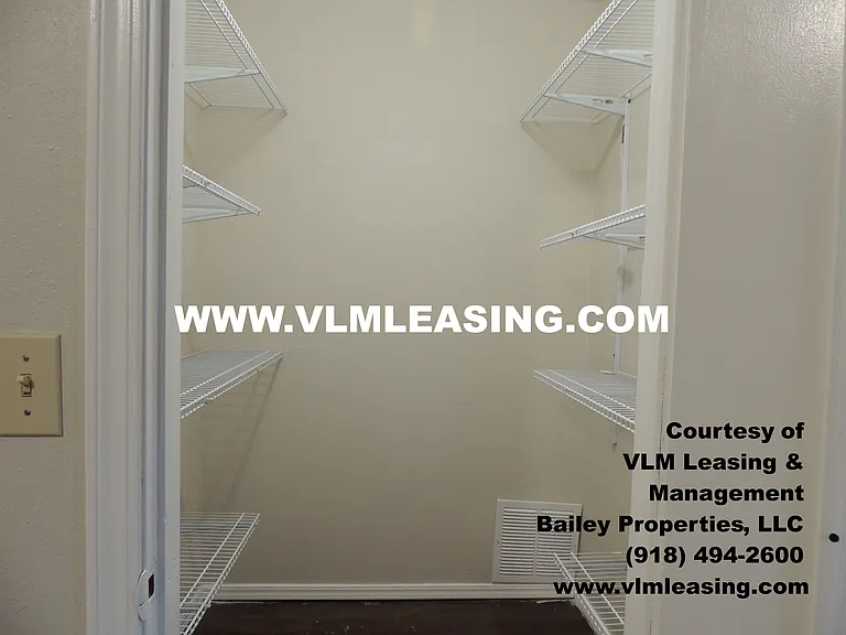 404 W Vicksburg St — Photo 29