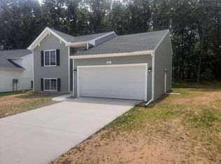 817 Hollyhock Dr, Greenville, MI 48838