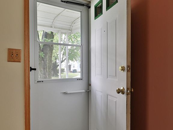3rd image of 3220 Medina Ave