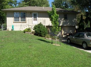 703 Sheridan St, Oak Grove, MO 64075