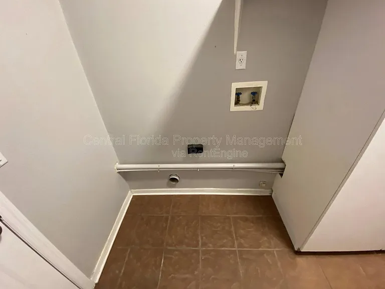 10885 Piping Rock Cir — Photo 22