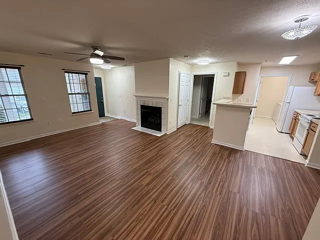 2 bed, 1145 sqft, $1,700 — Photo 3