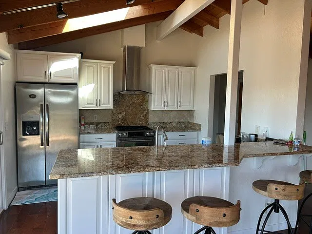 3 bed, 1942 sqft, $5,600 — Photo 3