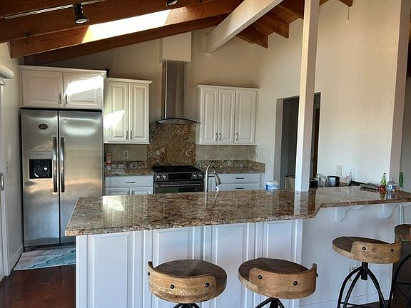 3rd image of 204 Bayview Ct