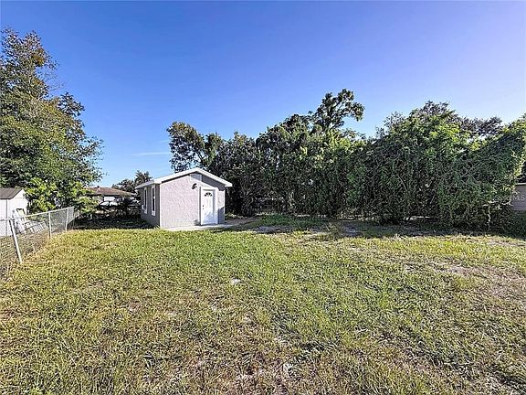 4th image of 2408 E Magnolia St