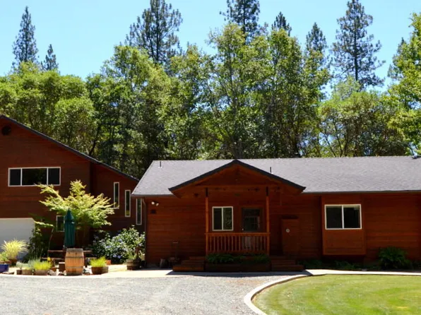 737 Pinecrest Dr, Grants Pass, OR 97526