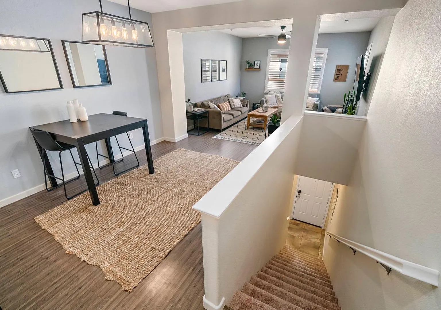 Beautiful 2 bed 2 bath located in Elk Grove! — Photo 2