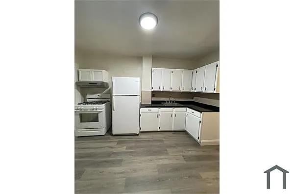 Building Photo - 621 Harvard St #1