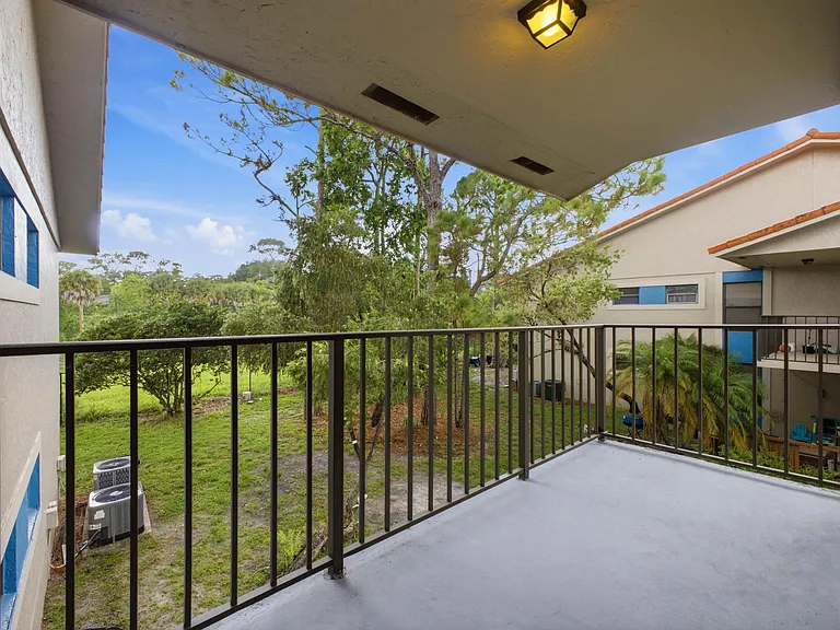 1601 Balfour Point Dr #H — Photo 12