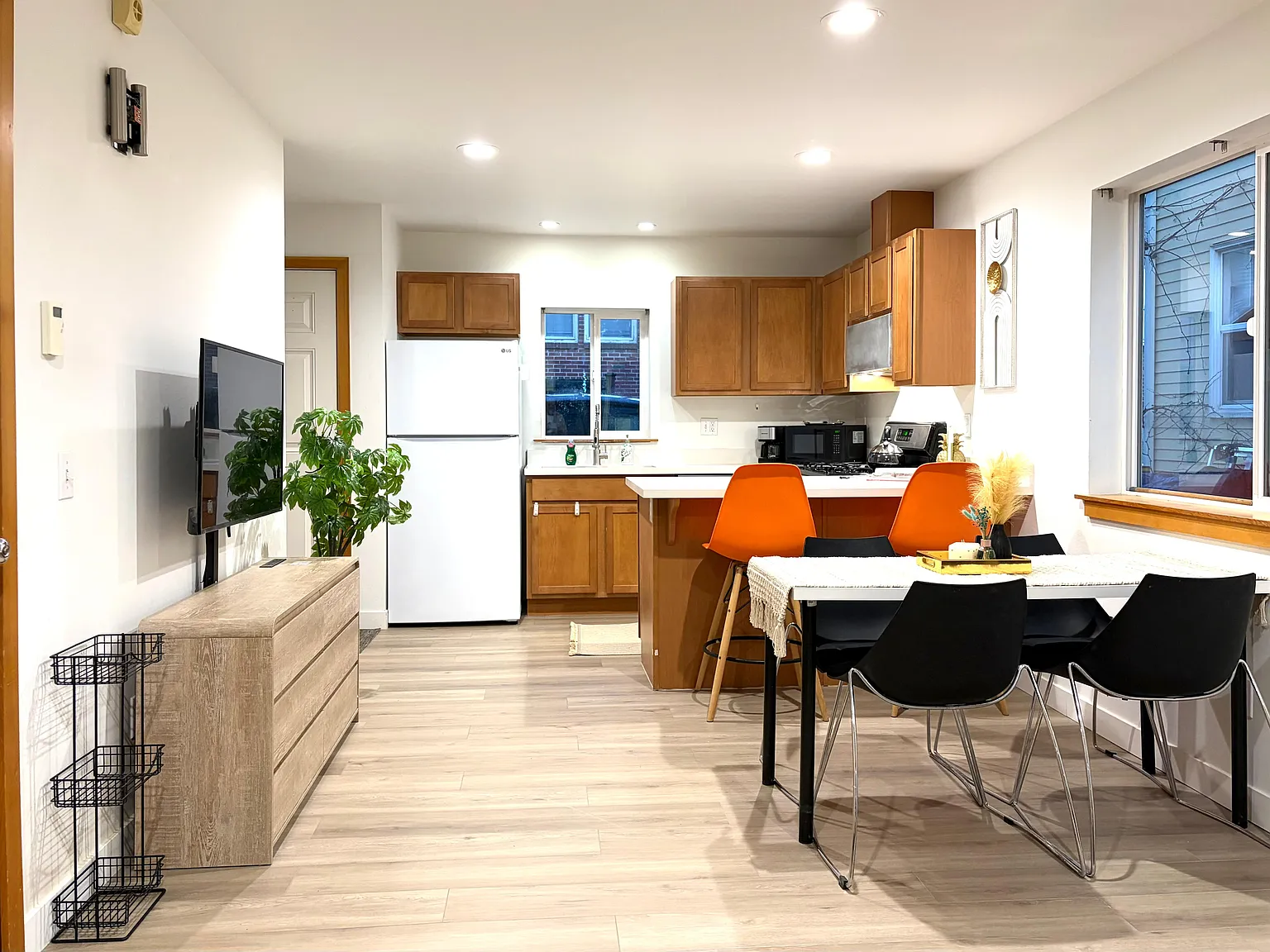 2 bed, 1.5 bath, 740 sqft, $2,650 — Photo 2