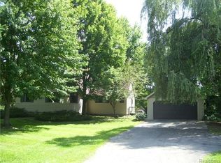 3765 Groveland Rd, Ortonville, MI 48462