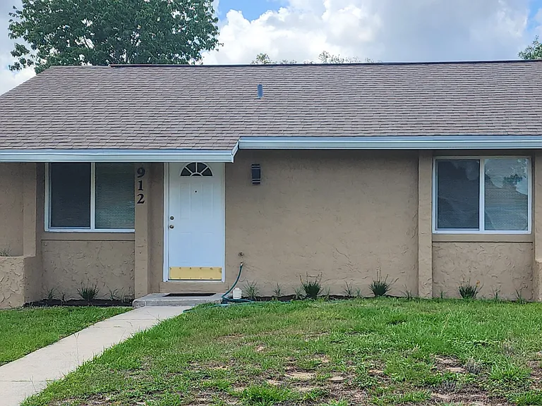 912 Bryan Ct — Photo 1