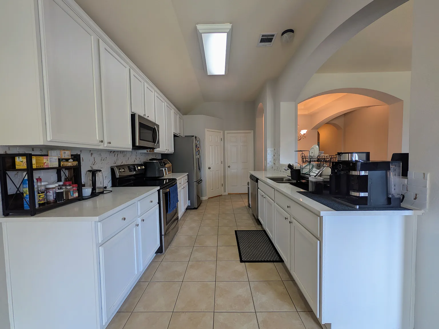3 bed, 1705 sqft, $2,195 — Photo 3