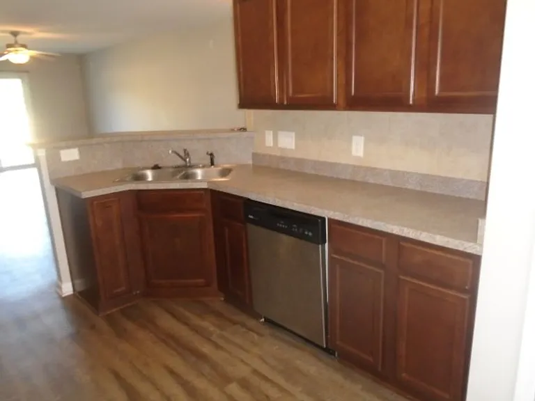 172 Collinwood Dr — Photo 7