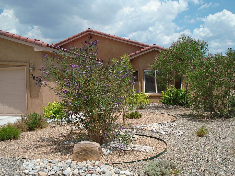 Low Maintenance Front Yard