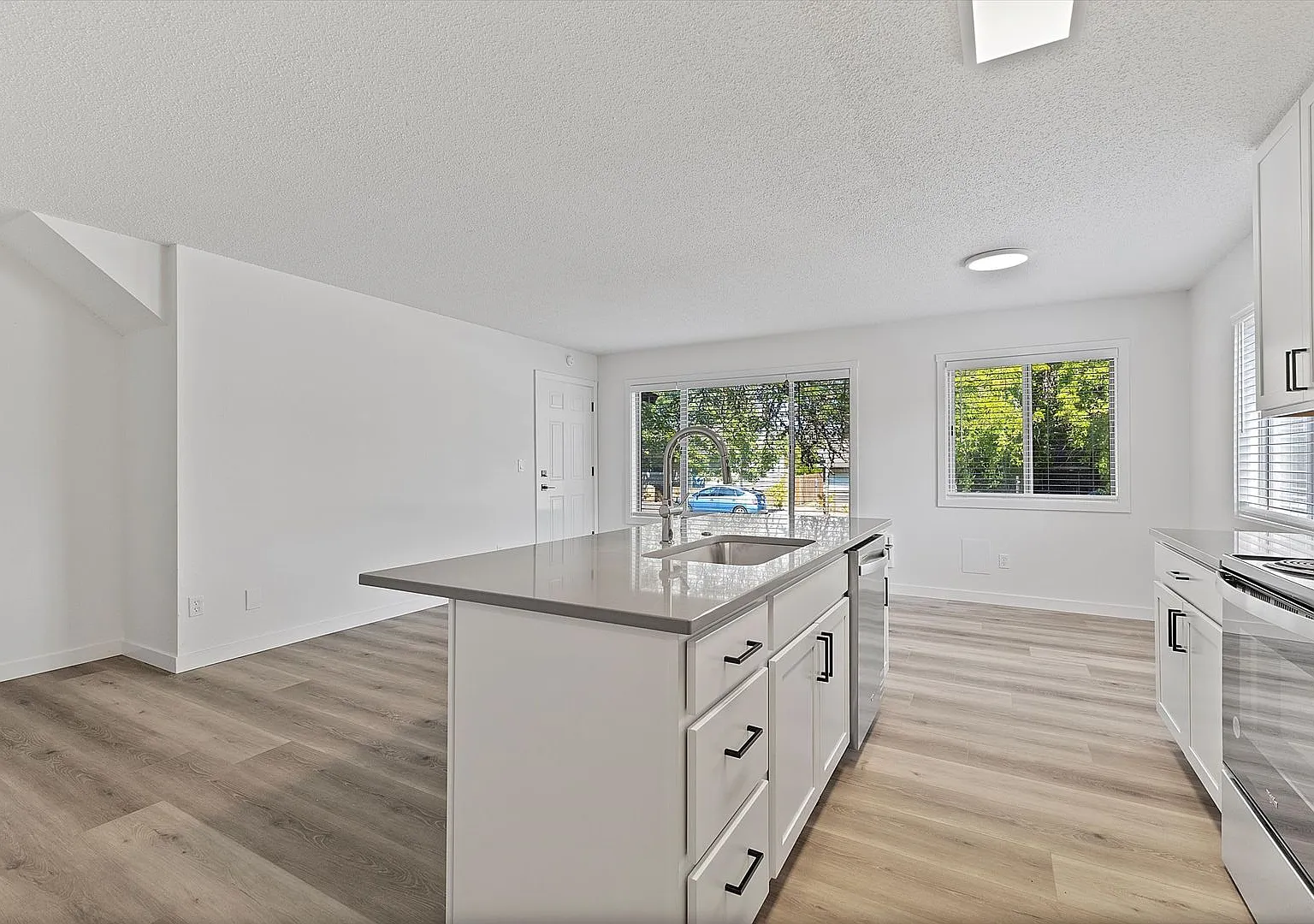 Veneta Marie Apartments — Photo 2