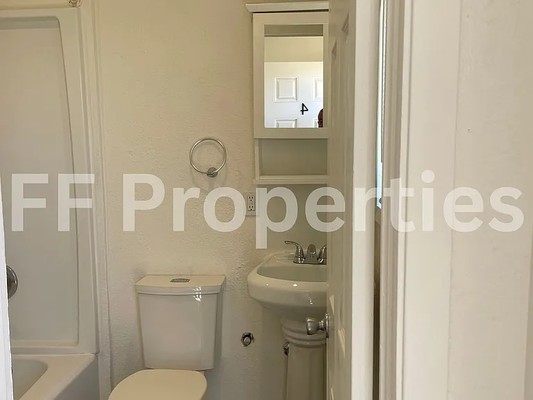 35151 Lucerne St #4 — Photo 6