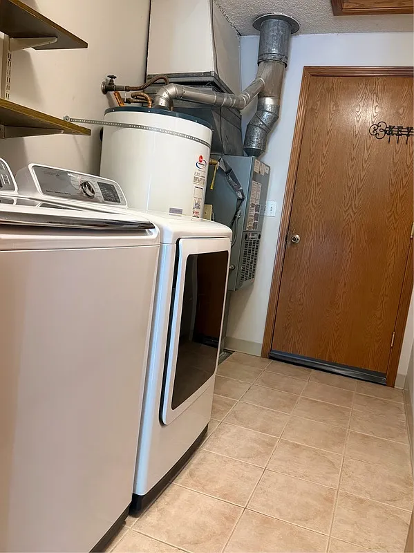 4 bed, 2.0 bath, 1776 sqft, $3,100 — Photo 3