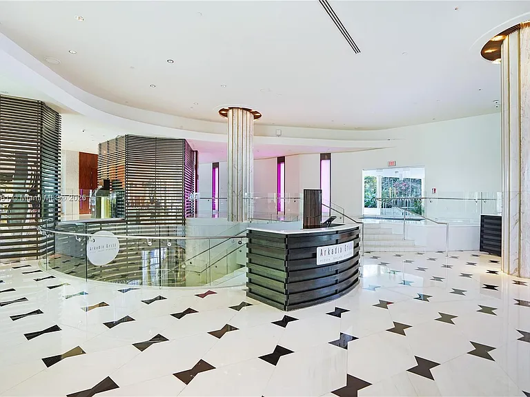 4401 Collins Ave #PH SOUTH — Photo 88
