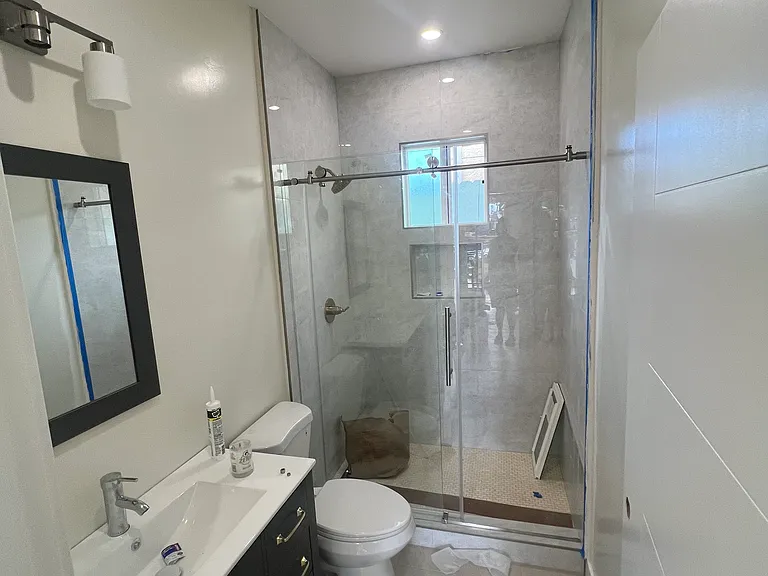 6860 Longridge Ave — Photo 4