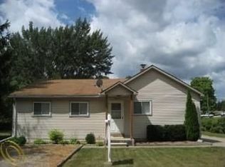 6483 Birch St, Taylor, MI 48180