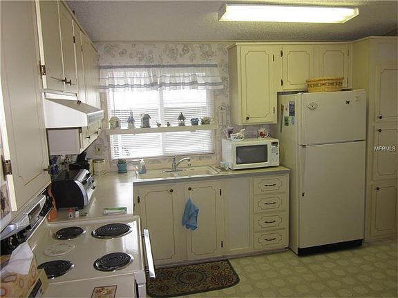 3rd image of 36401 Cordova Cir