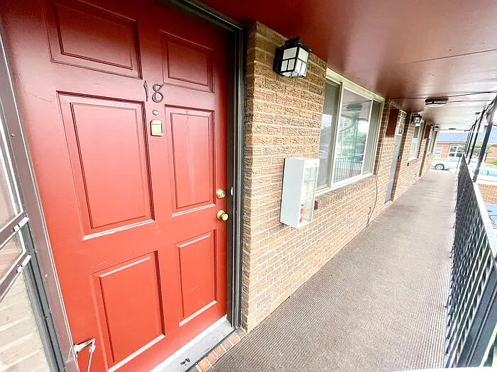 1 bed, 1.0 bath, 600 sqft, $1,049 — Photo 2