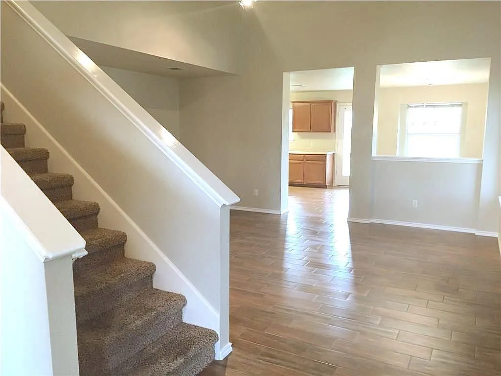 4 bed, 2.5 bath, 2179 sqft, $2,199 — Photo 2