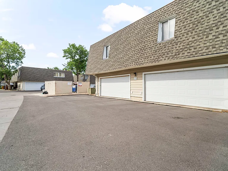 1175 S Oneida St #A — Photo 9