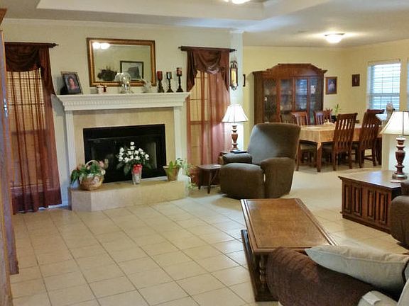 3rd image of 1130 Nagle St
