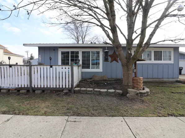 518 E Webster St, Clinton, IL 61727