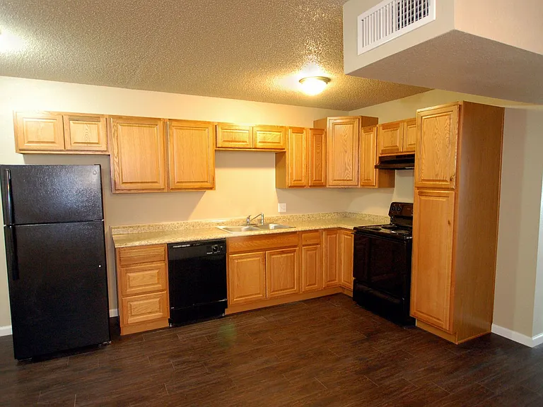 Welcome to Coronado Crossing Modern Comfort in Central Lubbock — Photo 10