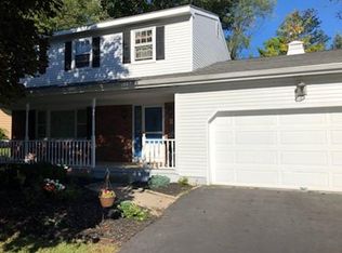 2 Lakewood Dr, Saratoga Springs, NY 12866