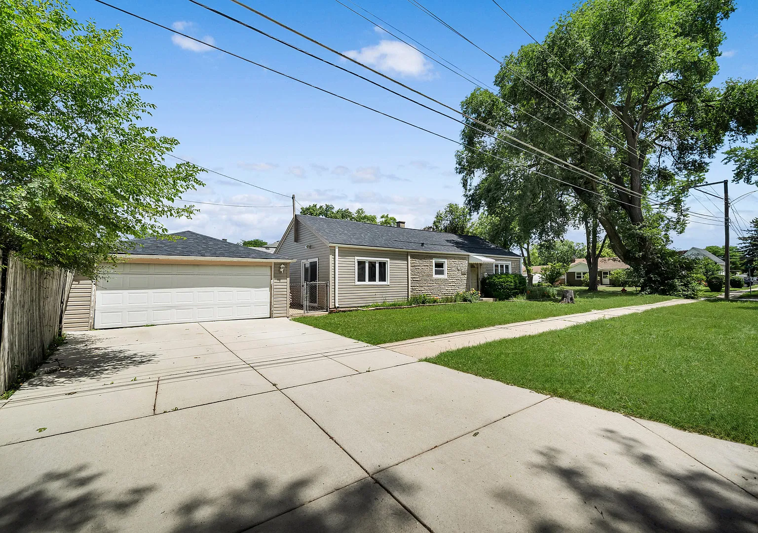 3 bed, 1350 sqft, $2,895 — Photo 2