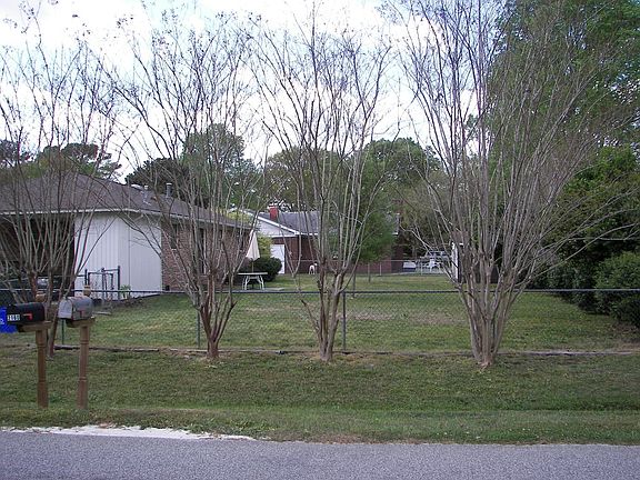 Beautifully lanscaped corner lot in quiet neighnorhood