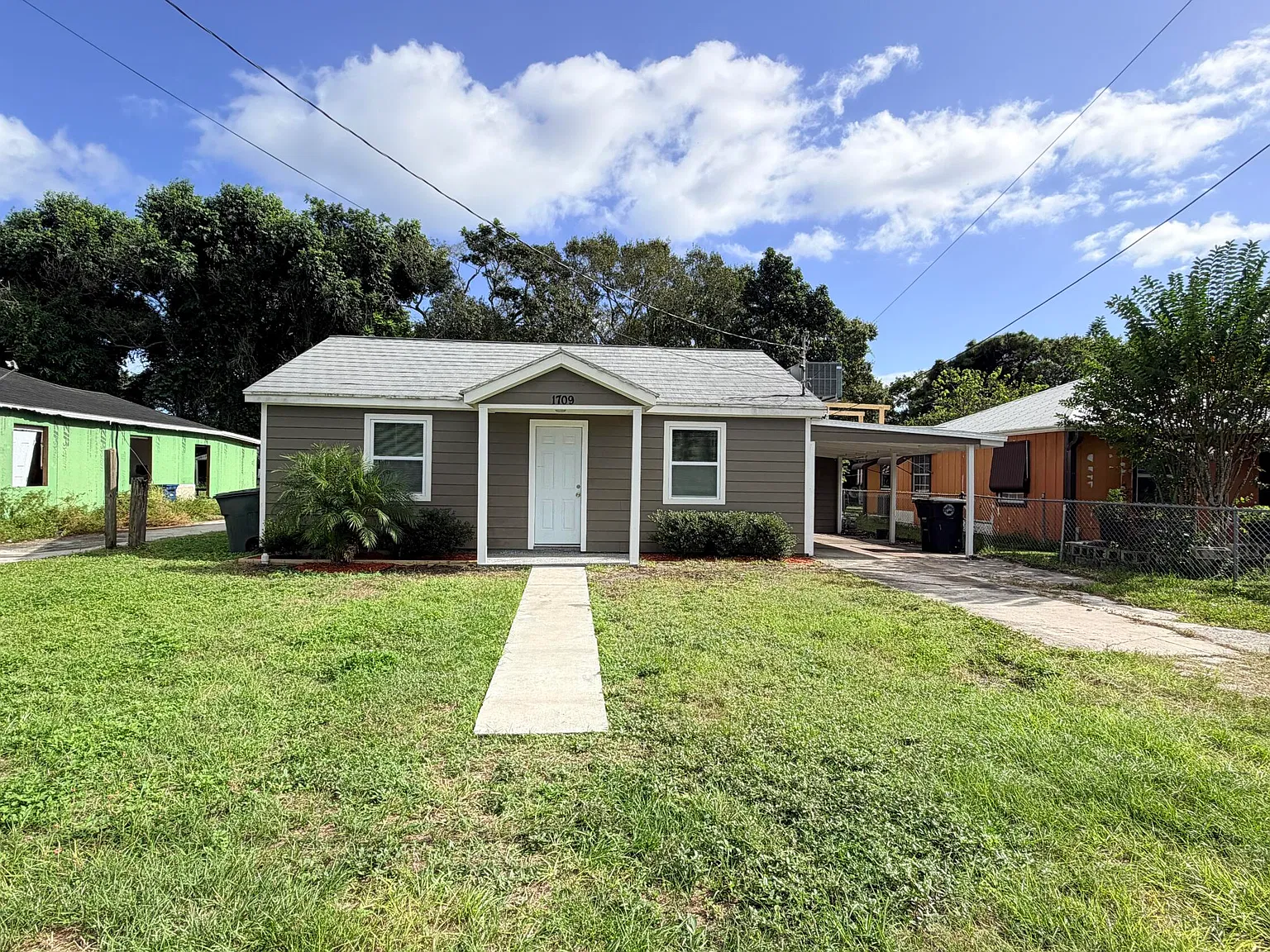 3 bed, 2.0 bath, 888 sqft, $2,100 — Photo 2