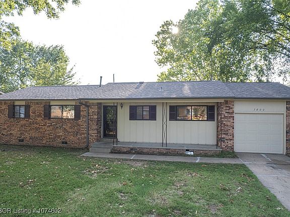 3rd image of 7800 Hermitage Dr