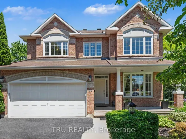 40 Cimarron Cres, Ottawa, ON K2G 6E1