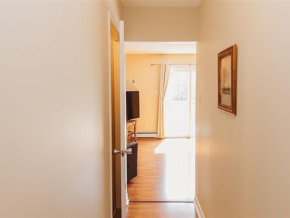 4th image of 40 Wood Crescent