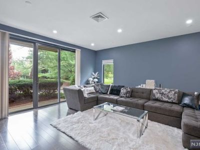 1 Carlyle Ct, Teaneck, NJ, 07666