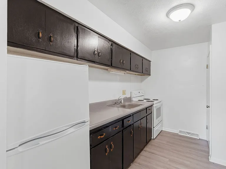 1017 W Washita St — Photo 14