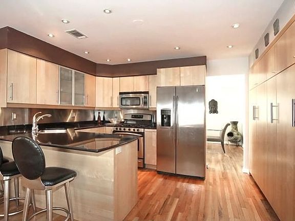 Eat-In Kitchen