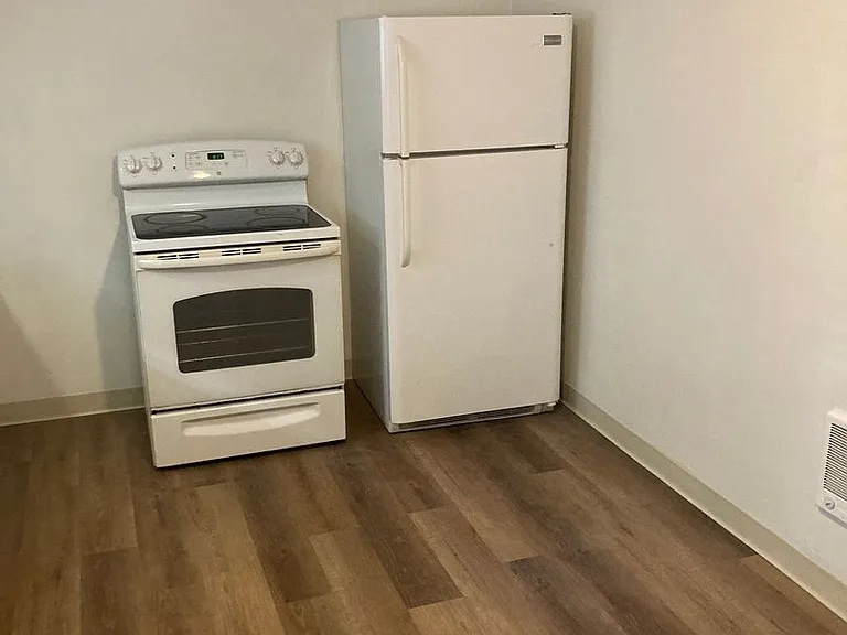 Corwin Apartments — Photo 11