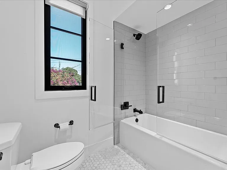 1348 S Burnside Ave #4 — Photo 6