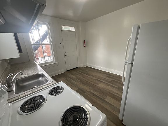2nd image of 662 W King St
