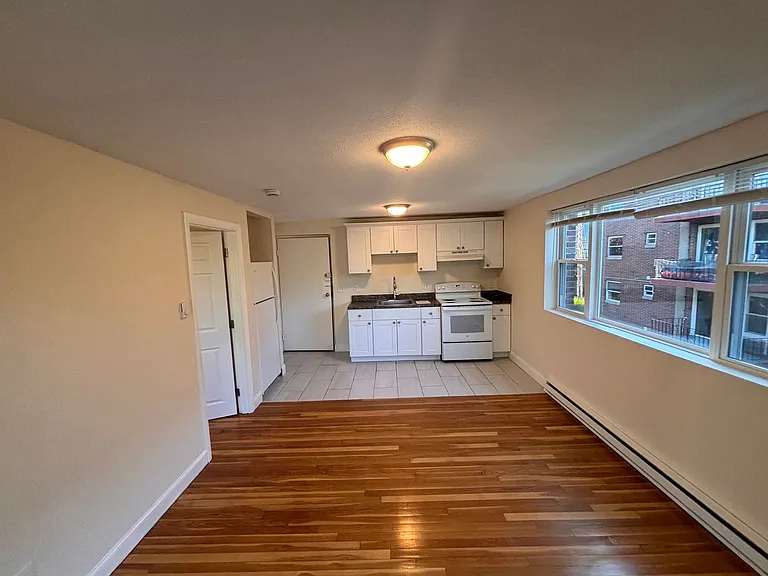 447 Pleasant St — Photo 3