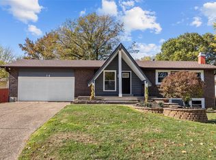 14 Oak Terrace Dr, Saint Peters, MO 63376
