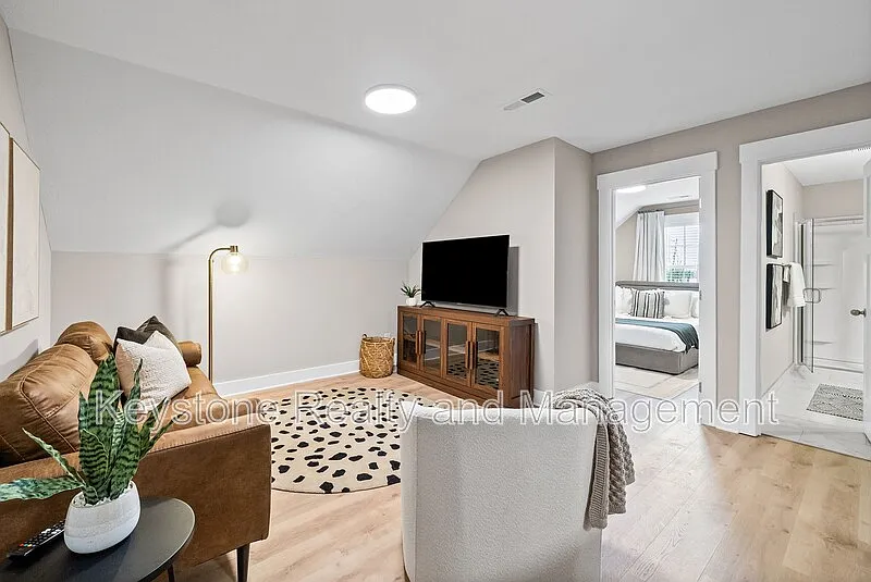 2 bed, 1.0 bath, 793 sqft, $215 — Photo 3