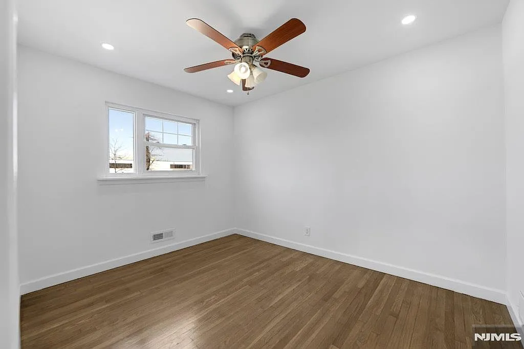 4 bed, $4,650 — Photo 3