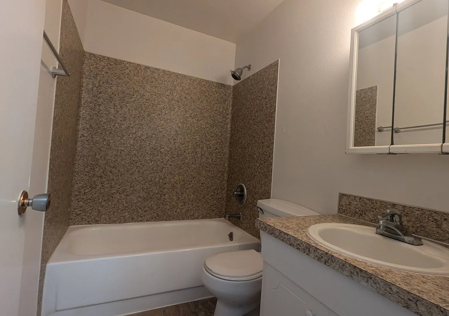 Windsor Court Apartments — Photo 3